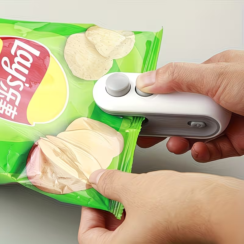 Portable mini heat sealer for food packaging bags